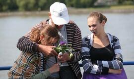 Vainikų nuleidimas į jūrą