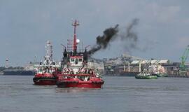 Vainikų nuleidimas į jūrą