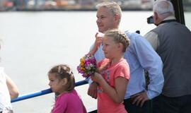 Vainikų nuleidimas į jūrą