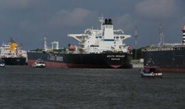 Vainikų nuleidimas į jūrą