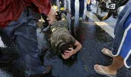 Turkijos premjeras: šalies valdžia po bandymų ją nuversti svarstys galimybę taikyti mirties bausmę