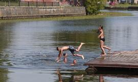 Už maudynes Dangėje gresia bauda