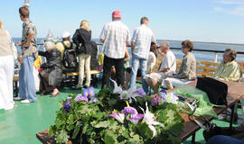 Vėl plukdys į jūrą