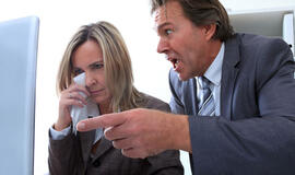 Apie netinkamą vadovų elgesį kalbėti nenorima