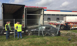 BMW vėl "nuskriaudė" autobusų stotelę