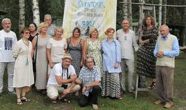 Dailininkai fiksavo Šventosios žemės atminimo ženklus