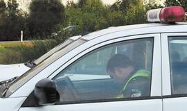 Neringoje sulaikyti įtartinų medžiagų turėję užsieniečiai