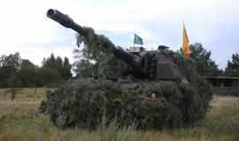 Savaeigių haubicų bandymai