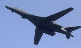 Norėdamos pademonstruoti galią, JAV praskraidino virš Šiaurės Korėjos bombonešius