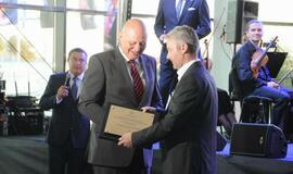 Šalia Klaipėdos sužibo "Mercedes-Benz" žvaigždė