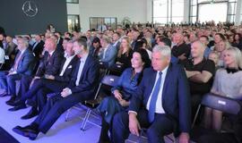 Šalia Klaipėdos sužibo "Mercedes-Benz" žvaigždė