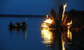 Gintaro įlankoje liepsnojo skulptūros