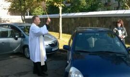 Į kelią - su šventintais automobiliais