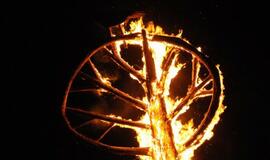 Gintaro įlankoje liepsnojo skulptūros