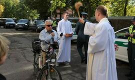 Į kelią - su šventintais automobiliais