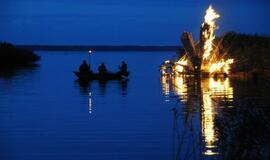 Gintaro įlankoje liepsnojo skulptūros