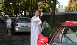 Į kelią - su šventintais automobiliais
