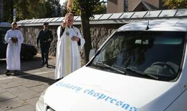 Į kelią - su šventintais automobiliais