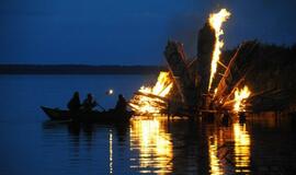 Gintaro įlankoje liepsnojo skulptūros