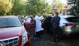 Į kelią - su šventintais automobiliais