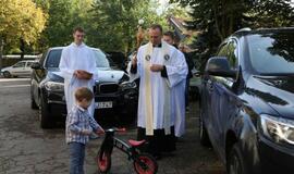 Į kelią - su šventintais automobiliais