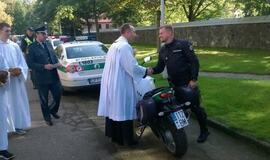 Į kelią - su šventintais automobiliais