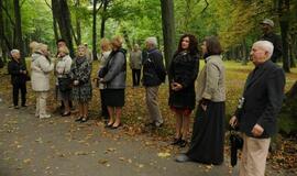 Gerlachų šeimos paminklas grįžo į Skulptūrų parką