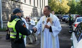 Į kelią - su šventintais automobiliais