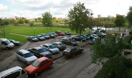 Automobilių perteklius kiemuose - amžiaus rykštė