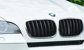 Panevėžyje šūviu į padangą stabdytas BMW