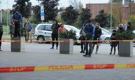 Iš "Akropolio" evakuoti žmonės