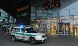 Iš "Akropolio" evakuoti žmonės