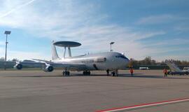Šiauliuose nusileido NATO AWACS lėktuvas