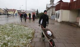 Šaltuko nepabūgę melnragiškiai būrėsi į talką