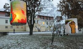 Žibintai prie Eduardo Balsio menų gimnazijos