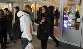 Naujajame turguje dalintos suvenyrinės suknelės