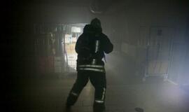 Klaipėdos „Akropolyje“ šiąnakt vyko priešgaisrinės pratybos