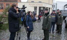 Klaipėdiečiams išdalintos eglių šakos