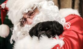 Graži iniciatyva: vaikai nešė laiškus Kalėdų Seneliui, šeimos aukojo stokojantiems