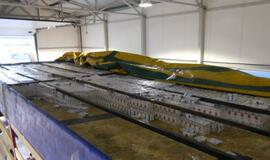 Nelegalų 111 dėžių krovinį muitininkai rado dvigubose puspriekabės lubose