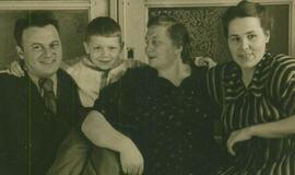 Klaipėdos akvarelės: namai ir žmonės (470)