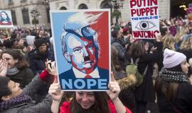 Milijonai amerikiečių protestuoja prieš Donaldą Trampą