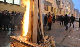 Atminimo laužas sausio 13-ajai prie Klaipėdos miesto savivaldybės