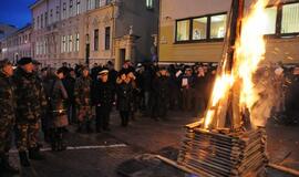 Atminimo laužas sausio 13-ajai prie Klaipėdos miesto savivaldybės