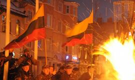 Atminimo laužas sausio 13-ajai prie Klaipėdos miesto savivaldybės