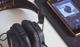 "Facebook" veržiasi į muzikos industriją?