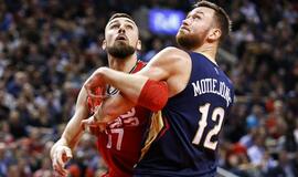 "Raptors" su Jonu Valančiūnu nugalėjo Donato Motiejūno komandą