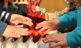 Taupydami šilumą sušaldė darželinukus