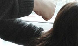 Vladimiras Putinas pasirašė įstatymą, sušvelninantį bausmes už smurtą šeimoje