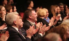 „Auksiniais scenos kryžiais“ pasidabino Gunteris Krameris ir opera „Don Karlas“